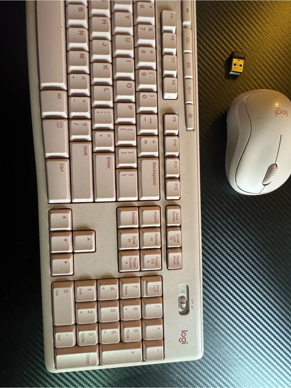 Logitech Wireless Keyboard and Mouse Set in Light Pink USB included